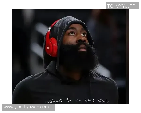 哈登谈球队首发阵容的优势与错位策略展现天赋异禀的潜力